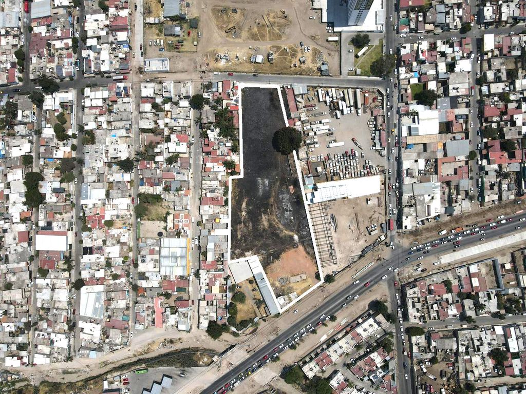 Terreno En Venta En Prolongacion Avenida Mariano Otero Arenales