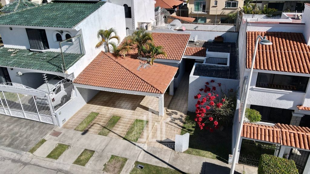 Casa En Venta En Remanso De Las Nochebuenas Bugambilias Zapopan