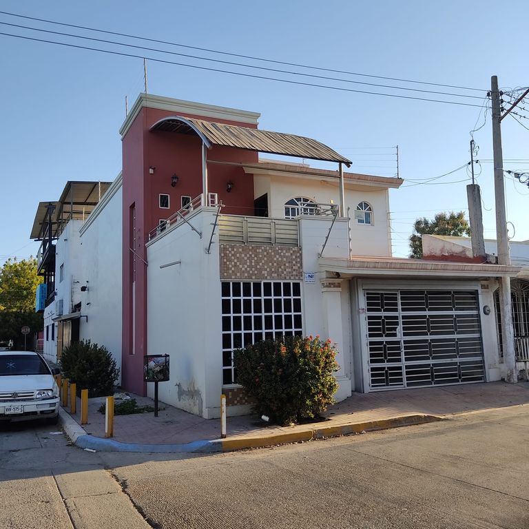 CASA EN VENTA BUGAMBILIAS