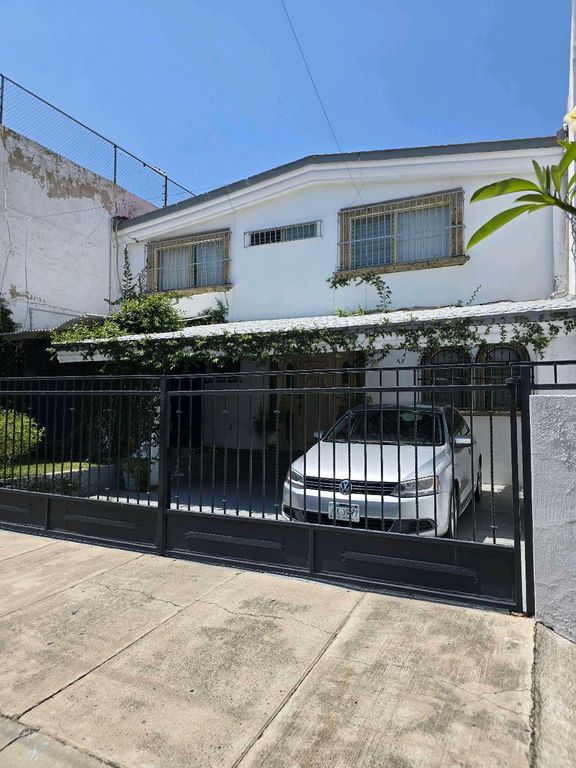 Local espacio en renta en Prados Providencia Para uñas amueblado