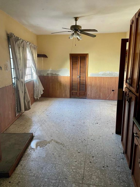 Casa en venta con amplio estacionamiento en Culiacan Centro