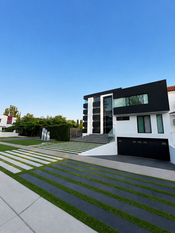 Residencia de Lujo en Renta | Frente a Parque | Valle Real