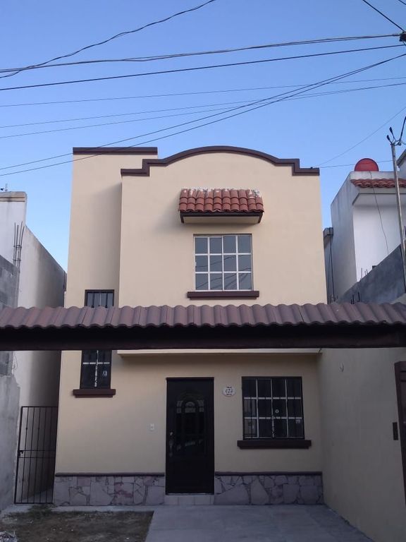 CASA EN VENTA EN BOSQUES DE SANTA CATARINA