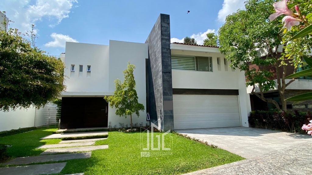 CASA EN VENTA EN LOMAS DEL VALLE