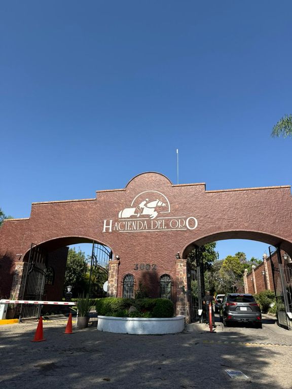 RESIDENCIA EN VENTA EN HACIENDA DEL ORO SEGUNDA SECCIÓN $11'995,000 pesos