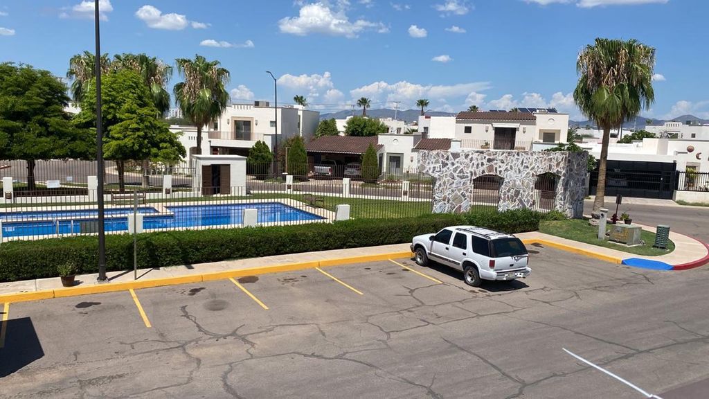 CASA EN RENTA LA ENCANTADA