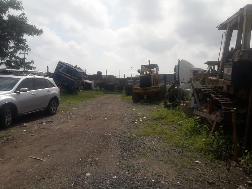 TERRENO CON LOCALES CERCA CENTRAL NUEVA