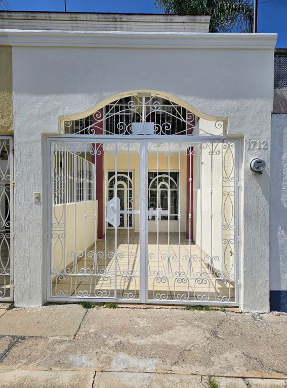 Casa en Renta en Mezquitán Country, excelente por funcionalidad y ubicación