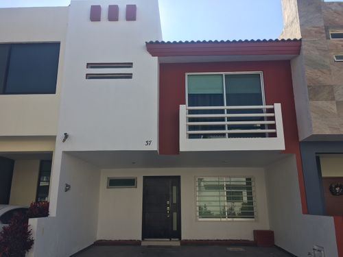 Bonita Casa en Renta en Valdepeñas $11,500