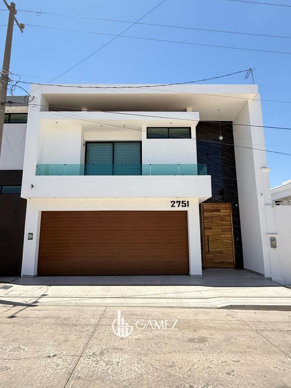 CASA EN RENTA EN MONTEBELLO