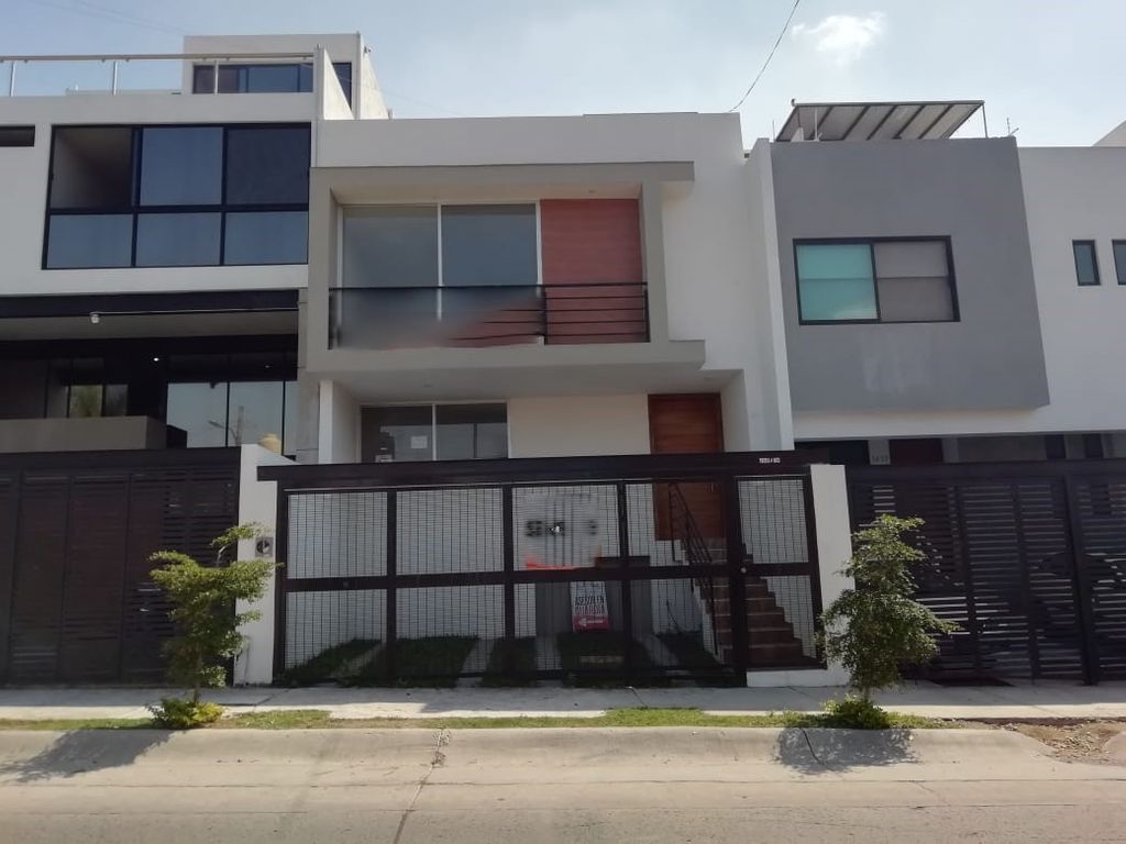 Confortable Casa en venta en Paisajes del Tesoro