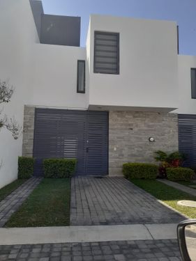 HERMOSA CASA EN RENTA EN PUERTA LAUREL NORTE