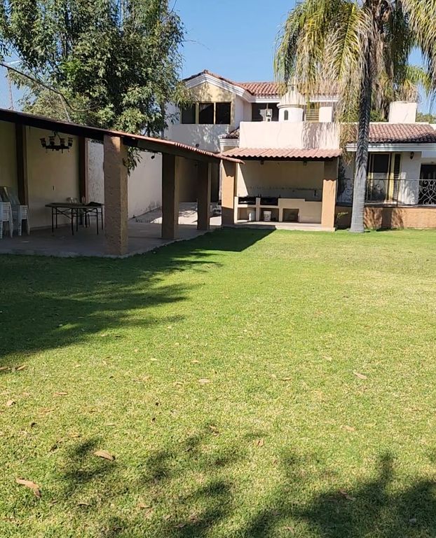 CASA EN RENTA EN LA COL. LAS FUENTES ZAPOPAN.