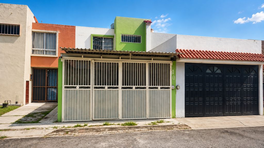 Casa en Venta en Valle Dorado, Coto 4 Estaciones | 3 Recámaras | Una en Planta Baja
