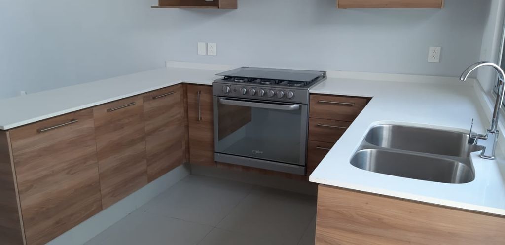 Excelente casa en Venta, en  una sola plana, muy cerca de Galerias Sana Ania