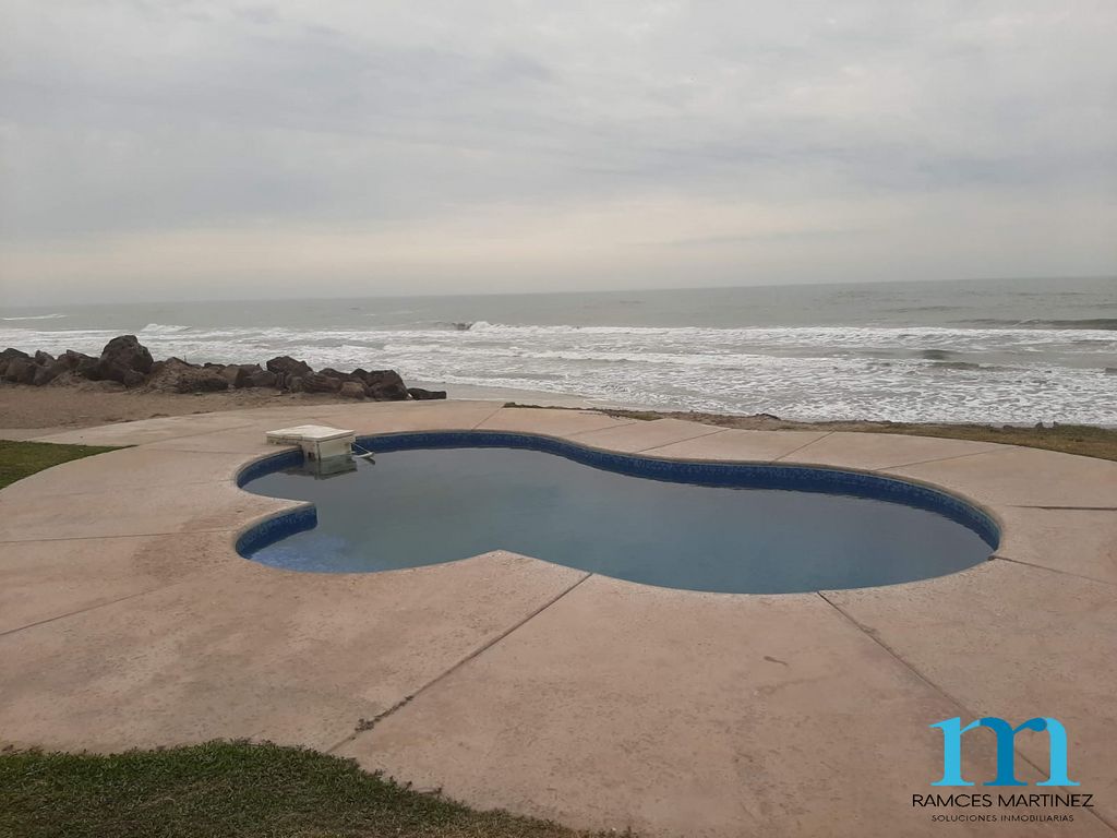 TERRENO EN VENTA A PIE DE PLAYA EN PRIVADA