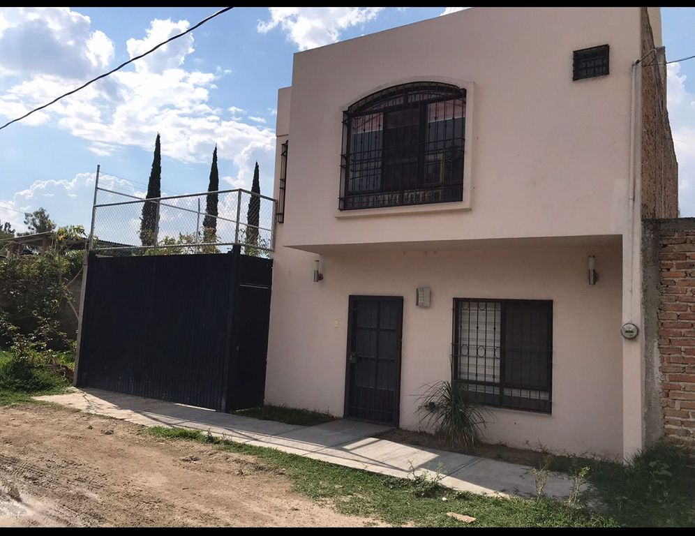 Casa en venta en Privada Sta. Cecilia Santa cruz del valle