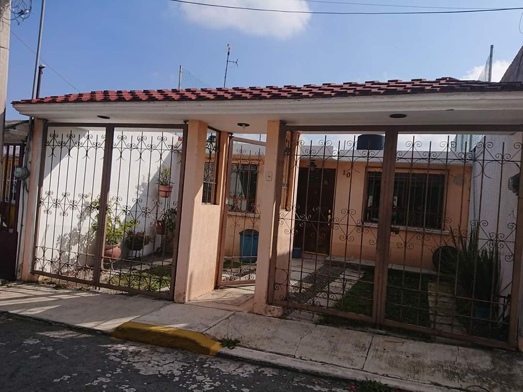 VENDO CASA EN SAN FELIPE TLALMIMILOLPAN, TOLUCA.