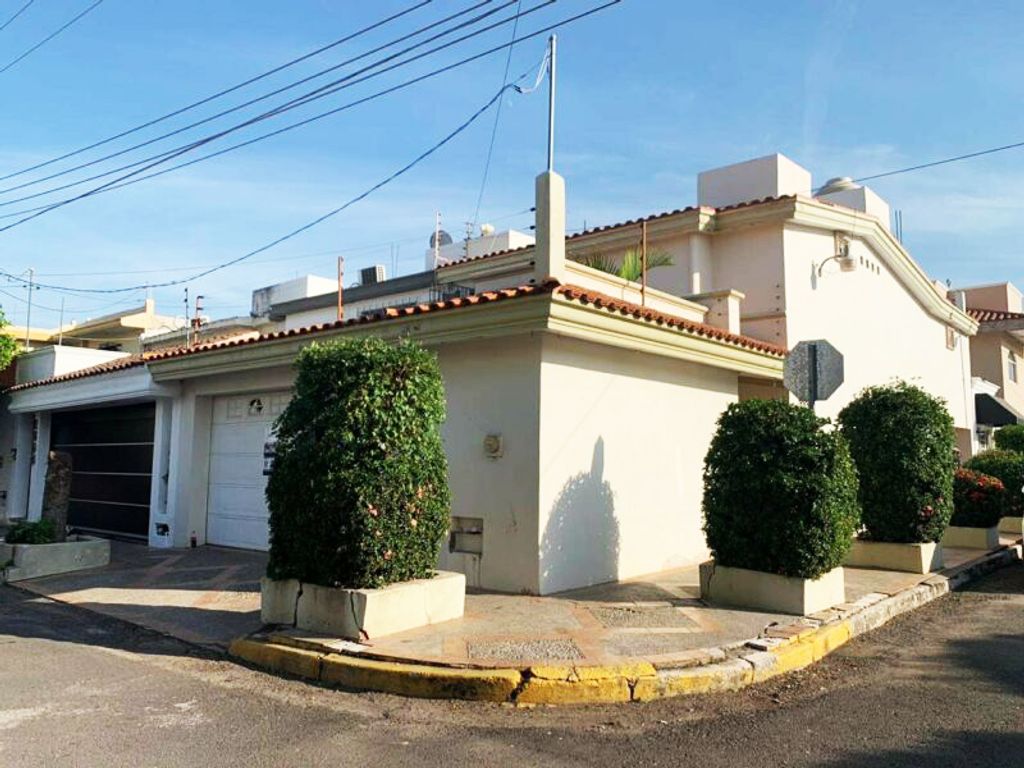 Se vende Casa, Col Las Quintas, Culiacán