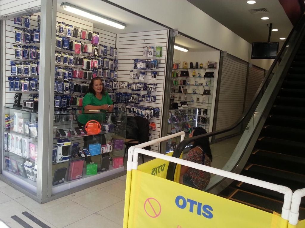 EXCELENTE LOCAL EN EL CENTRO