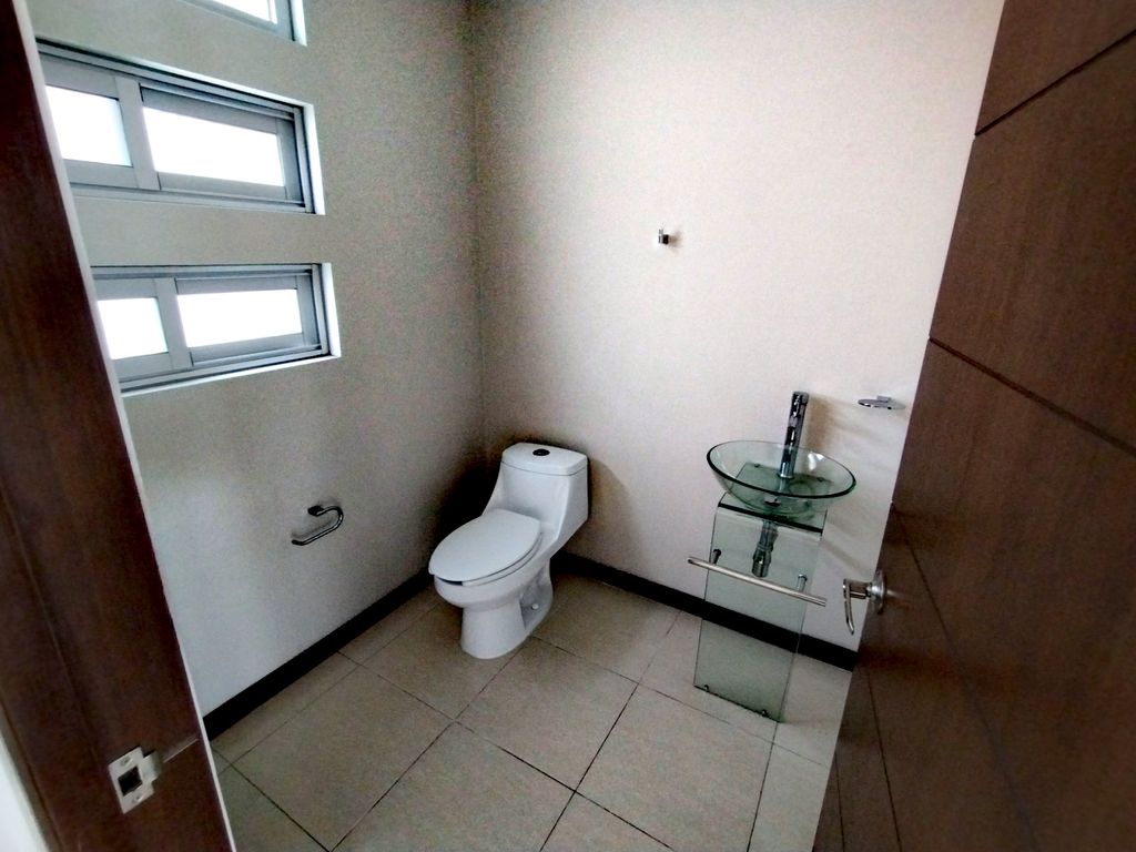 CASA EN RENTA VILLAS JARDIN CELAYA