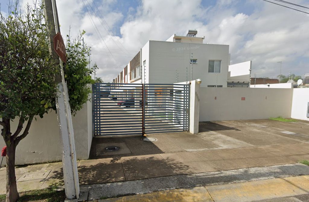 CASA EN VENTA EN JARDINES DEL VALLE – ZAPOPAN