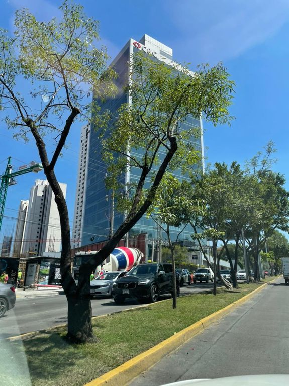 ¡HERMOSAS OFICINAS EN EL COUNTRY!