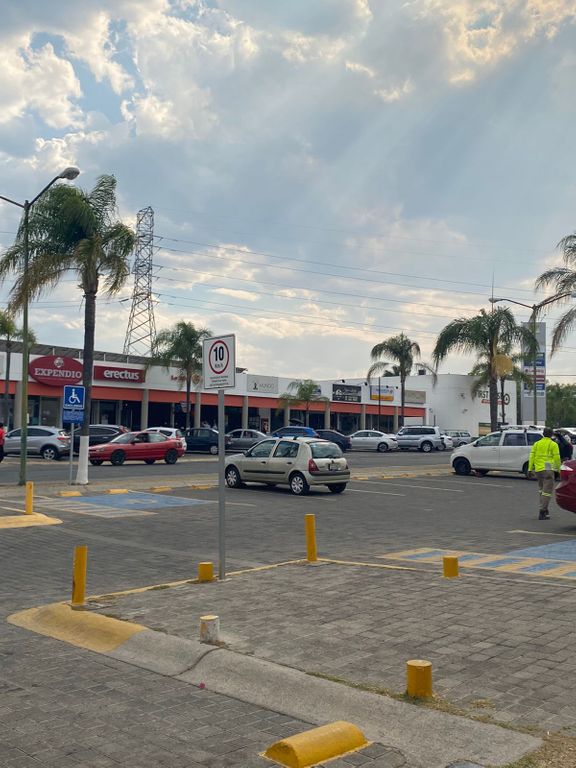 Local Comercial en Renta en Plaza Los Sauces
