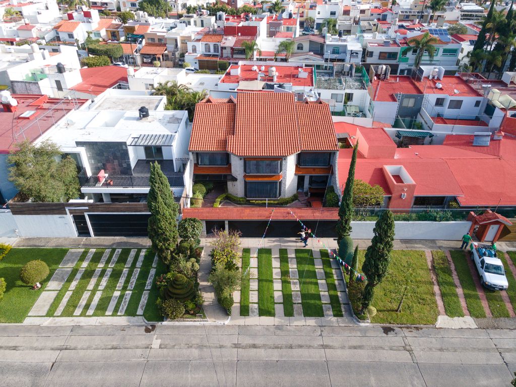 Residencia en Venta en Jardines de Guadalupe.