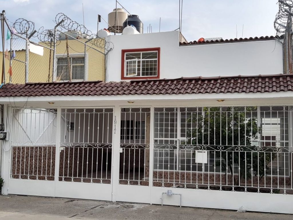 Casa en Renta en Jardines de La Cruz 1a. Sección