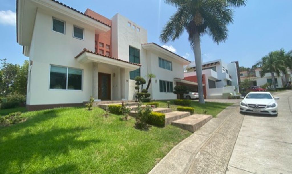 Casa en venta en Villa Palmas