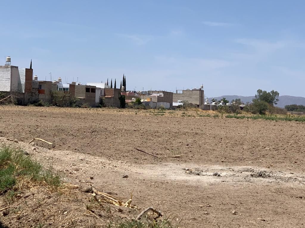 Se vende terreno frente a Campo Real