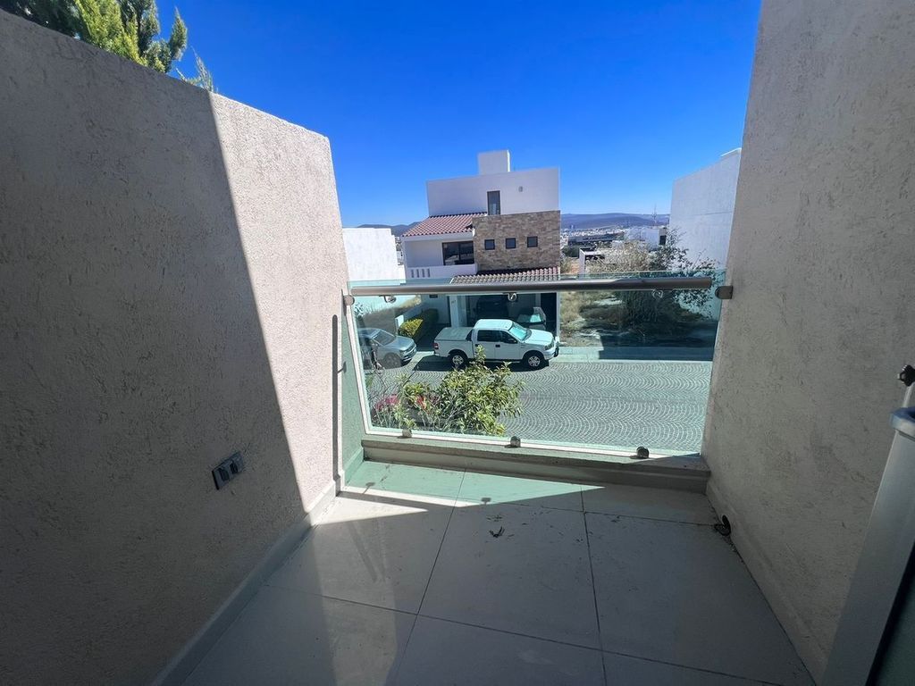 VENTA CASA CON 3 RECAMARAS EN CUMBRES DEL LAGO