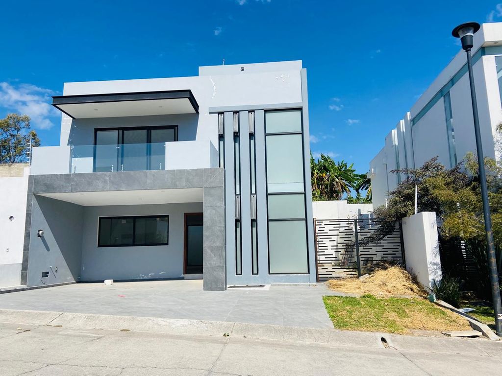 Casa En Venta En Los Robles, Zapopan