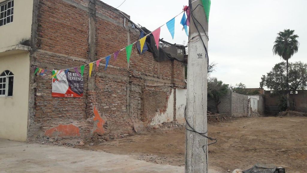 Excelente terreno en renta para negocio o bodega.