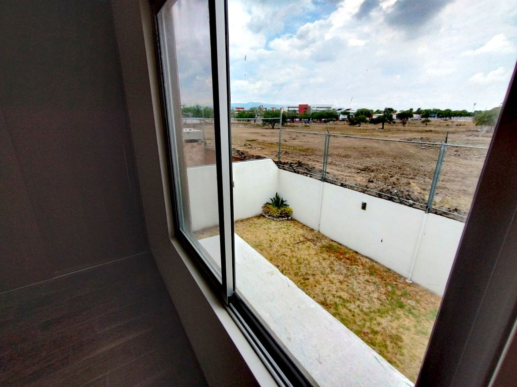 CASA EN RENTA VILLAS JARDIN CELAYA