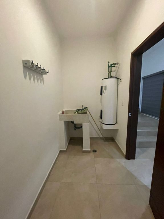 Casa en renta en Colinas de San Miguel, en privada