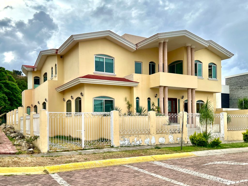 Casa en venta en El Palomar, Tlajomulco de zuñiga.