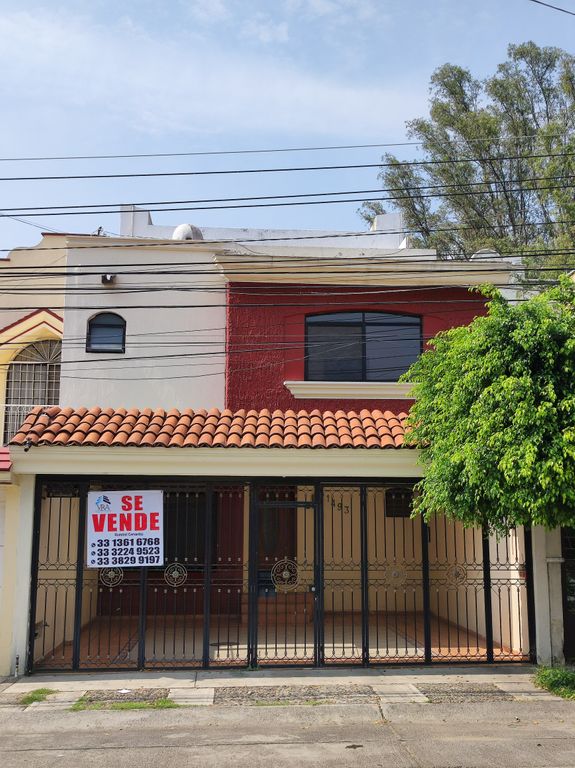 SE VENDE CASA EN LAS ALAMEDAS EN ZAPOPAN