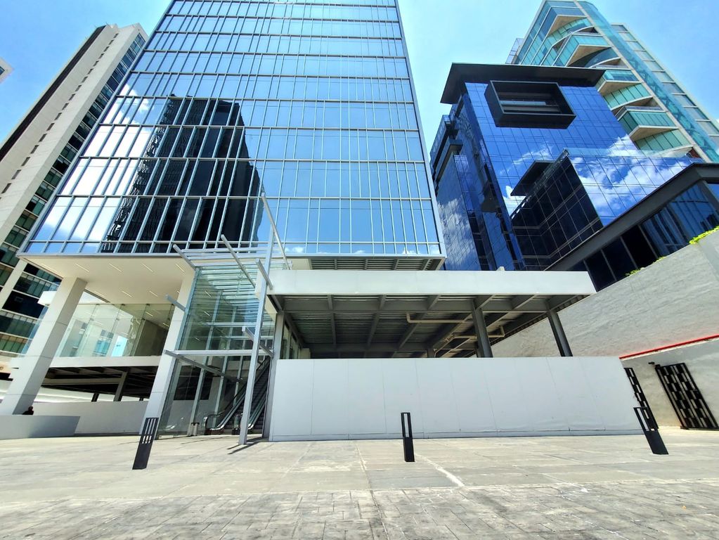 Local En Renta En Corporativo Dos Puntas Andares