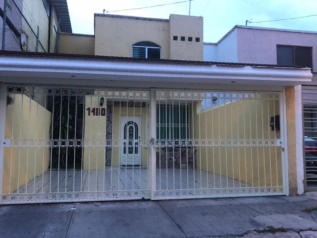 CASA EN VENTA RESIDENCIAL MOCTEZUMA ZAPOPAN - Wiggot