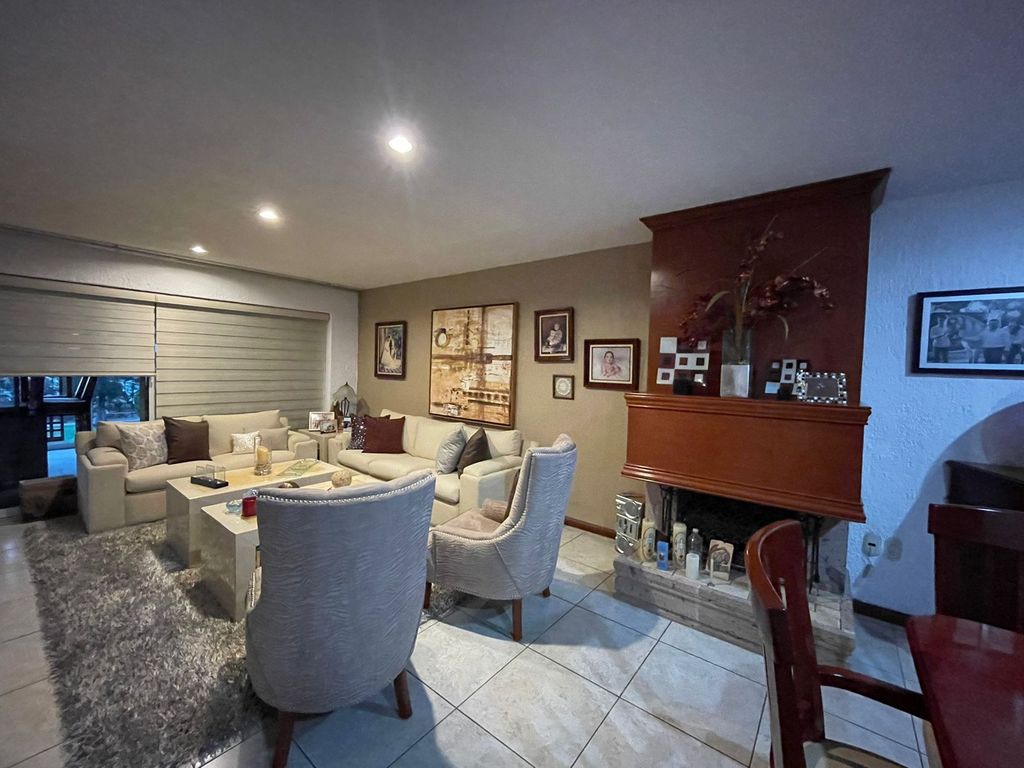 CASA EN VENTA EN BUGAMBILIAS SECCION VILLAS