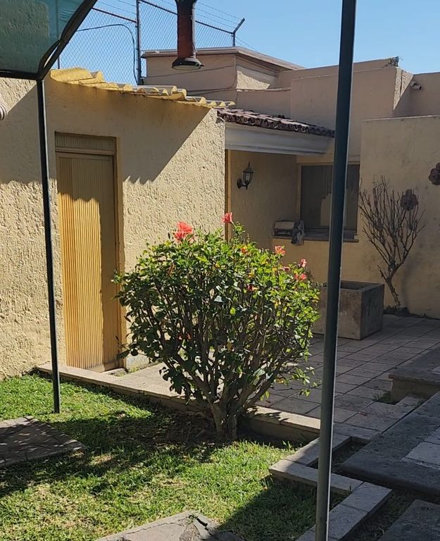CASA EN RENTA EN LA COL. LAS FUENTES ZAPOPAN.