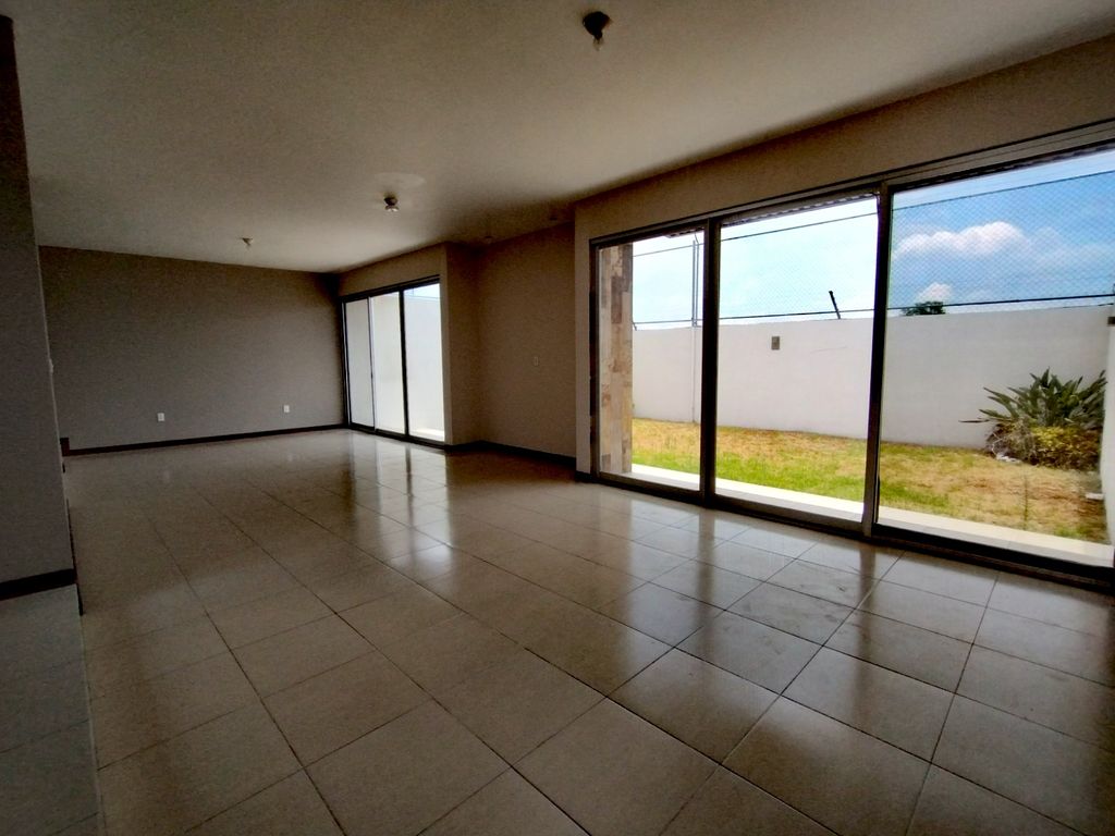 CASA EN RENTA VILLAS JARDIN CELAYA