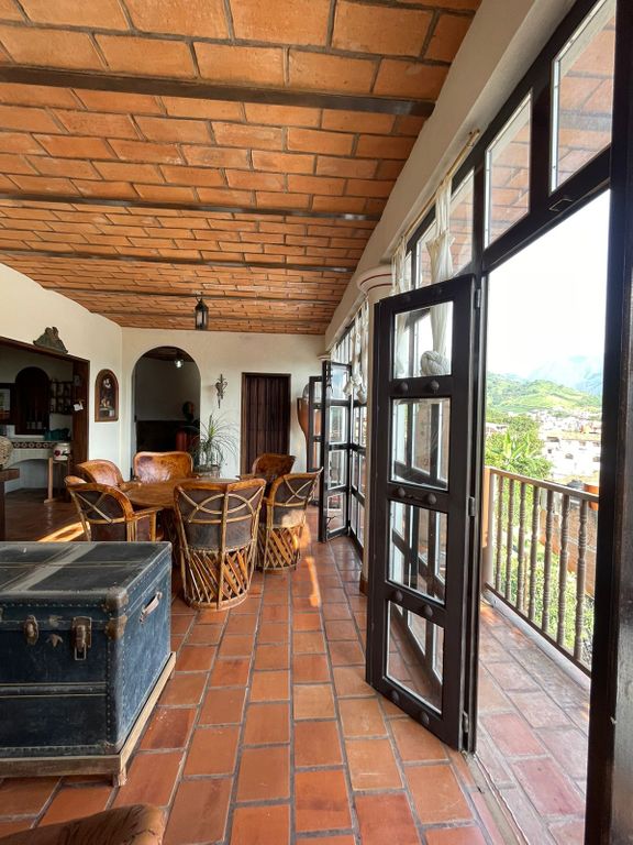 CASA EN VTA CON VISTA  Y CON LOCAL REST. INDE