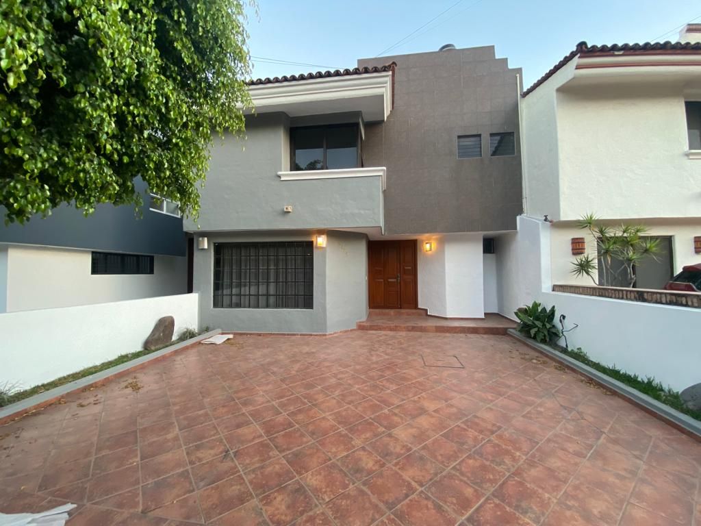 5 casas en venta en Guadalupe+jardin, Zapopan, Jalisco 