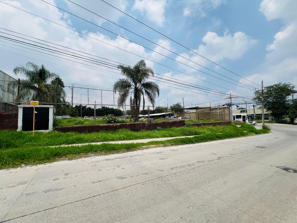 TERRENO EN ESQUINA EN VENTA EN COLONIA LOMAS DEL CUATRO, TLAQUEPAQUE