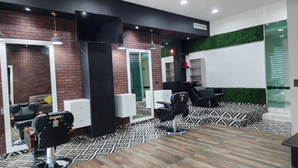 Renta Barberia en Family Fit Joyas Plaza