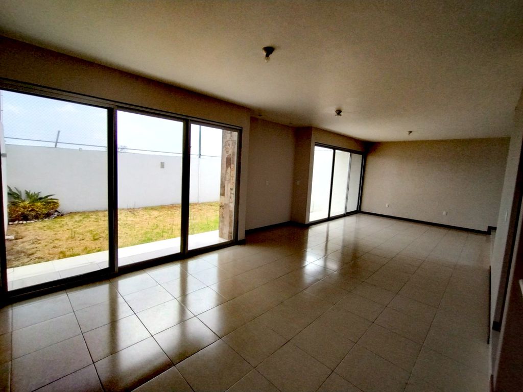 CASA EN RENTA VILLAS JARDIN CELAYA