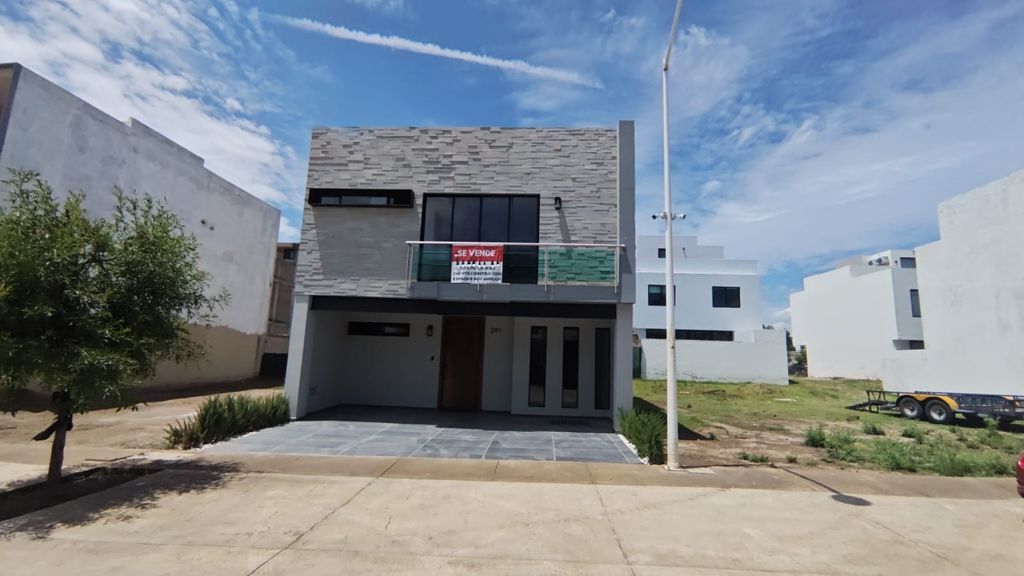 Casa 3 niveles 5 recámaras en Solares Zapopan $9,500,000